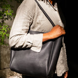 Simple Tote in Black